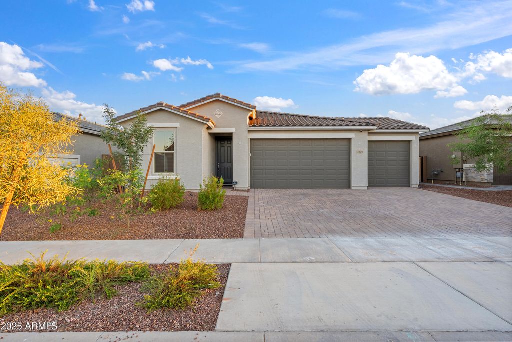 17829 W RED FOX Road, Surprise, AZ 85387