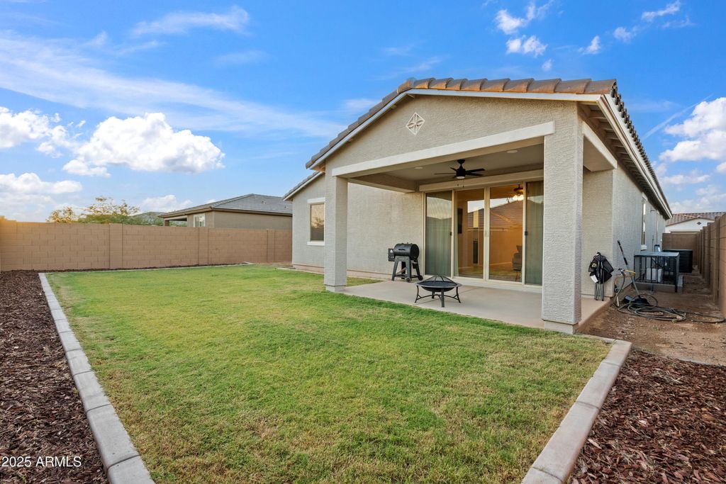 Image 22 of property listing at 17829 W RED FOX Road, Surprise, AZ 85387