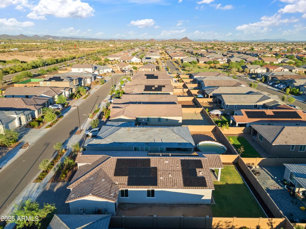 Image 27 of property listing at 17829 W RED FOX Road, Surprise, AZ 85387