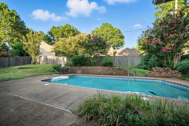 884 CAMDEN GROVE CV, Memphis, TN 38018