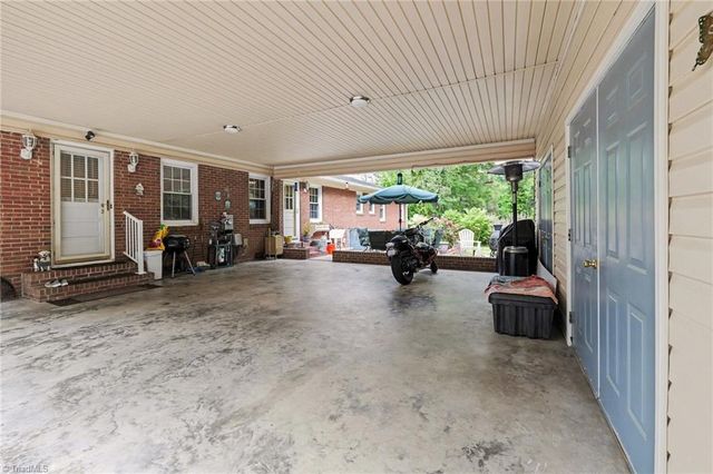305 Ridgecrest Drive, Lexington, NC 27292