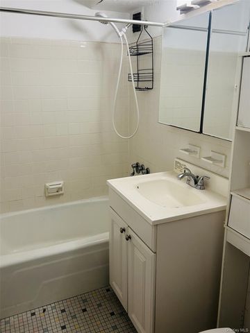 89-00 170 Street 6G, Jamaica Hills, NY 11432