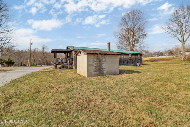 2546 Peavine Rd, Crossville, TN 38571