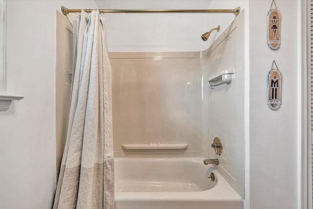 1813 Cambridge DR, Vinton, VA 24179