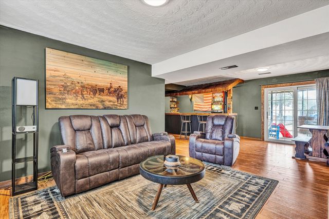 1813 Cambridge DR, Vinton, VA 24179