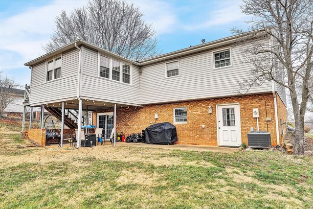 1813 Cambridge DR, Vinton, VA 24179