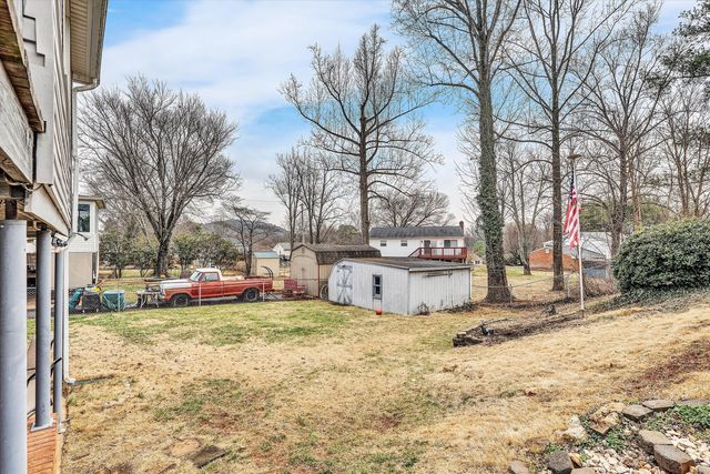 1813 Cambridge DR, Vinton, VA 24179