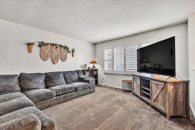 1813 Cambridge DR, Vinton, VA 24179