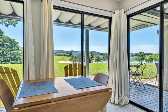 170 Sailors Cove DR UNIT 1204, Moneta, VA 24121