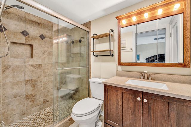 170 Sailors Cove DR UNIT 1204, Moneta, VA 24121