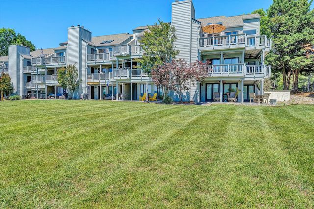 170 Sailors Cove DR UNIT 1204, Moneta, VA 24121