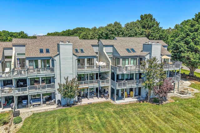 170 Sailors Cove DR UNIT 1204, Moneta, VA 24121