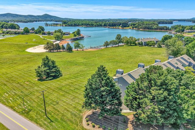 170 Sailors Cove DR UNIT 1204, Moneta, VA 24121