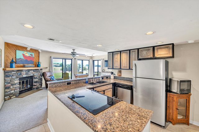 170 Sailors Cove DR UNIT 1204, Moneta, VA 24121