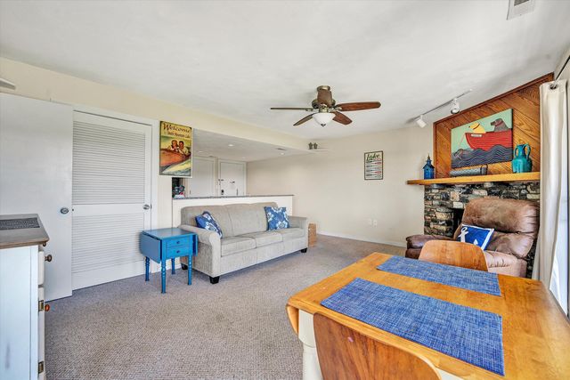 170 Sailors Cove DR UNIT 1204, Moneta, VA 24121