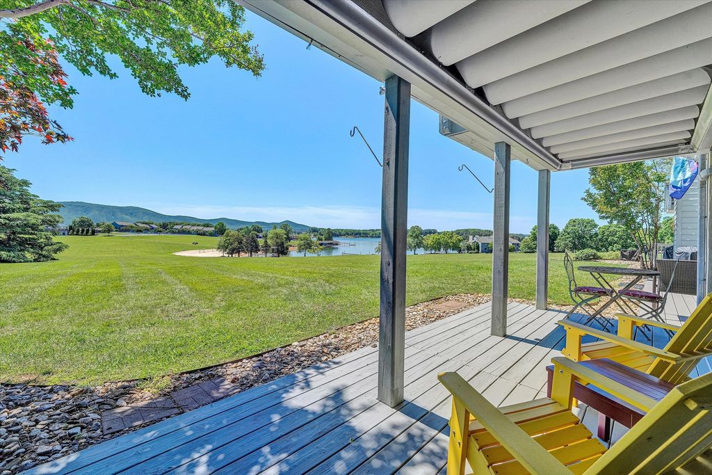 170 Sailors Cove DR UNIT 1204, Moneta, VA 24121