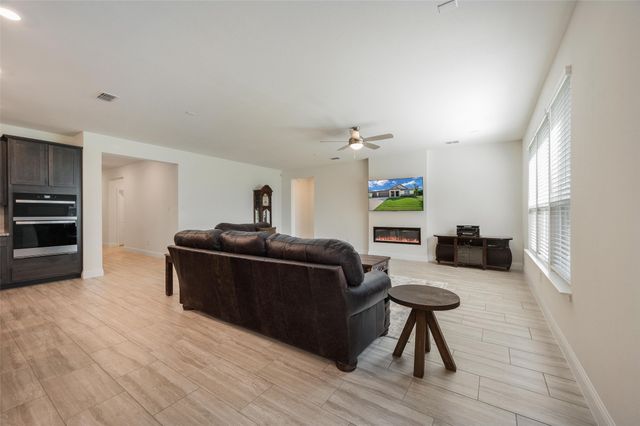 1035 Auburn Drive, Justin, TX 76247