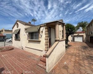 14717 Victory Boulevard, Van Nuys, CA 91411