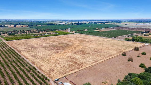 0 E Goodfellow, Sanger, CA 93657