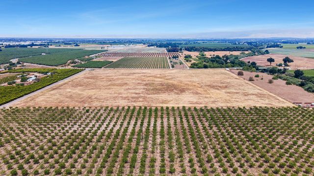 0 E Goodfellow, Sanger, CA 93657