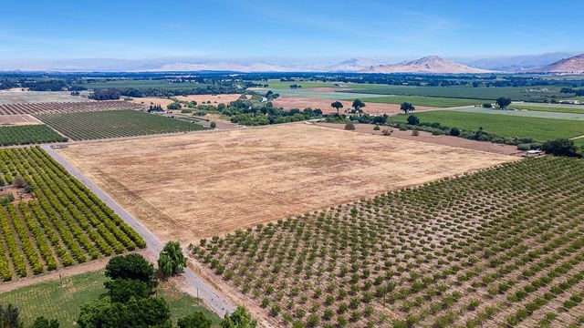 0 E Goodfellow, Sanger, CA 93657