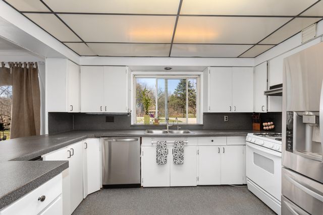 7190 Thornapple River Court SE, Alto, MI 49302