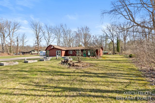 7190 Thornapple River Court SE, Alto, MI 49302