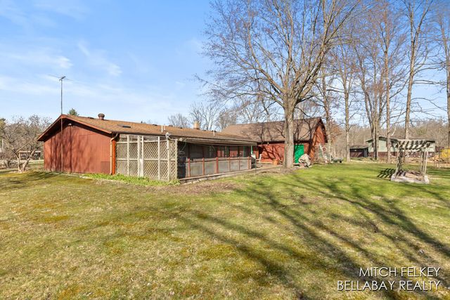 7190 Thornapple River Court SE, Alto, MI 49302