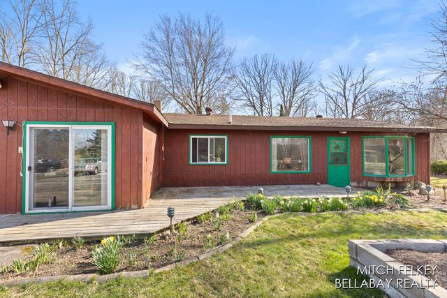 7190 Thornapple River Court SE, Alto, MI 49302