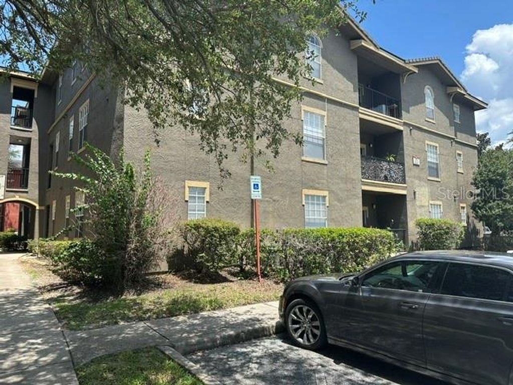 102 VISTA VERDI CIRCLE 124, Lake Mary, FL 32746