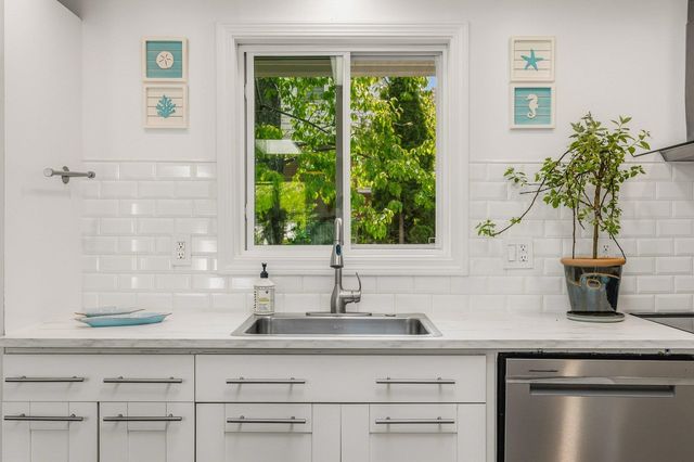 2 Bayberry Lane, Hampton, NH 03842