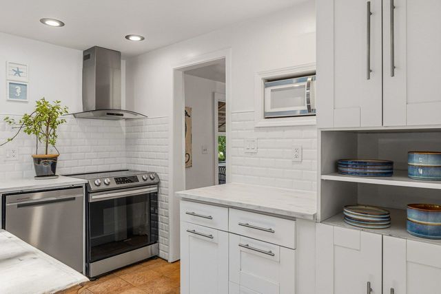 2 Bayberry Lane, Hampton, NH 03842