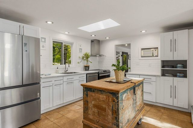 2 Bayberry Lane, Hampton, NH 03842