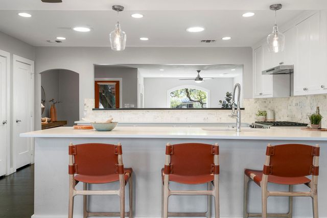 1506 Chelsea LN, Austin, TX 78704