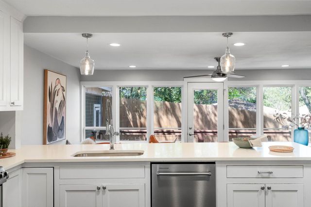 1506 Chelsea LN, Austin, TX 78704