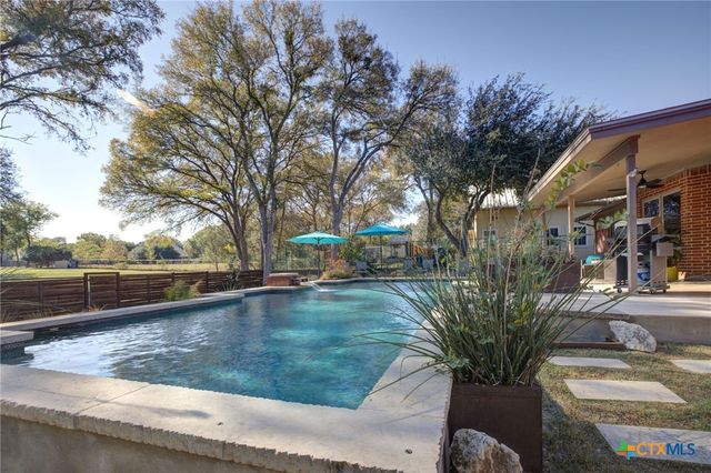 408 Acorn Drive, New Braunfels, TX 78130