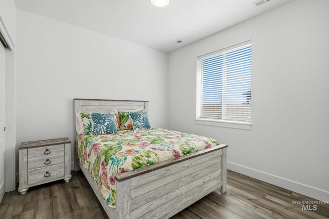 5480 E Bridal Veil Falls, Nampa, ID 83686