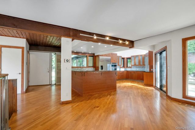 309 Scarborough Road, Briarcliff Manor, NY 10510