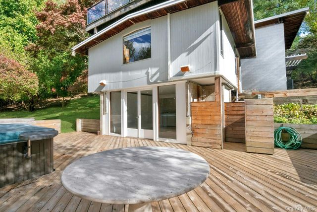 309 Scarborough Road, Briarcliff Manor, NY 10510