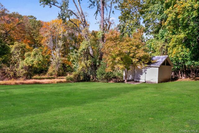 309 Scarborough Road, Briarcliff Manor, NY 10510