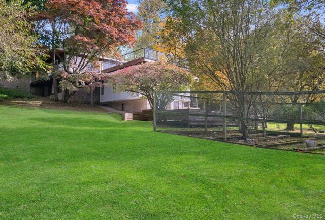 309 Scarborough Road, Briarcliff Manor, NY 10510