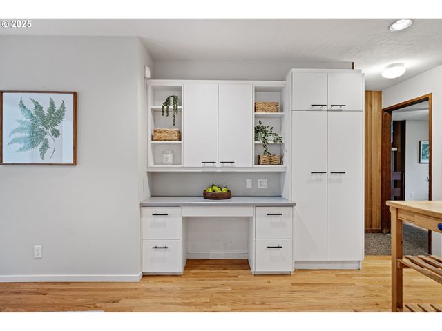 4856 MAHALO Dr, Eugene, OR 97405