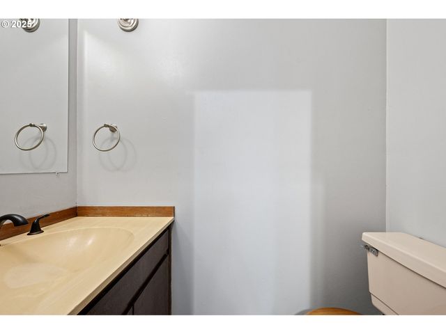 4856 MAHALO Dr, Eugene, OR 97405