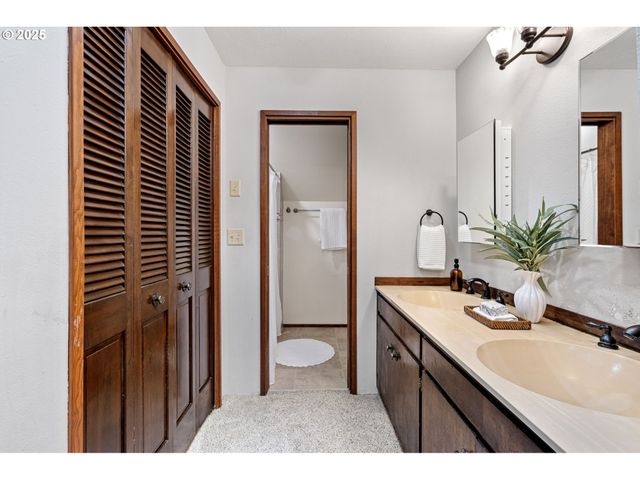 4856 MAHALO Dr, Eugene, OR 97405