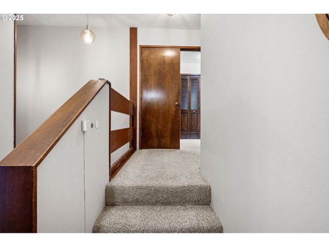 4856 MAHALO Dr, Eugene, OR 97405