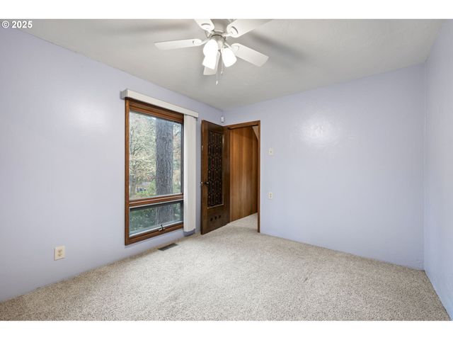 4856 MAHALO Dr, Eugene, OR 97405