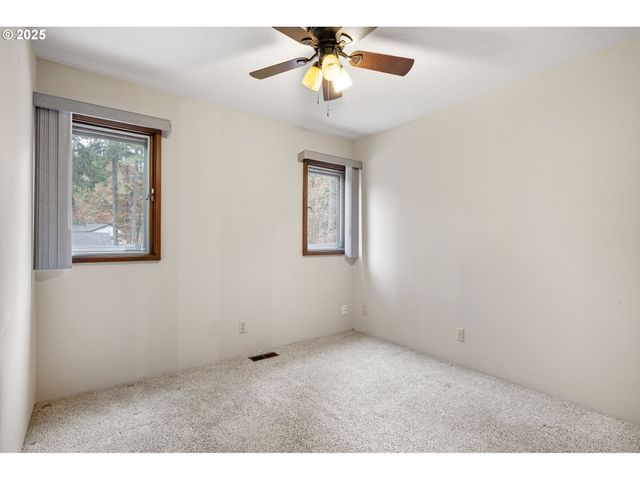 4856 MAHALO Dr, Eugene, OR 97405