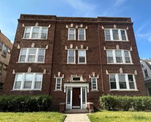 15 Waltham Street, Hammond, IN 46320