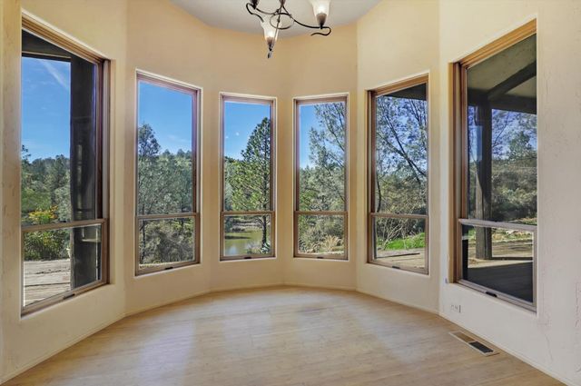 19787 Calle Toro Ln, Penn Valley, CA 95946