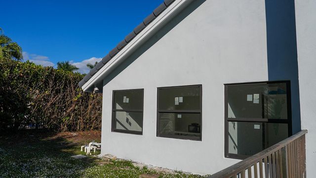 17651 Foxborough Ln, Boca Raton, FL 33496